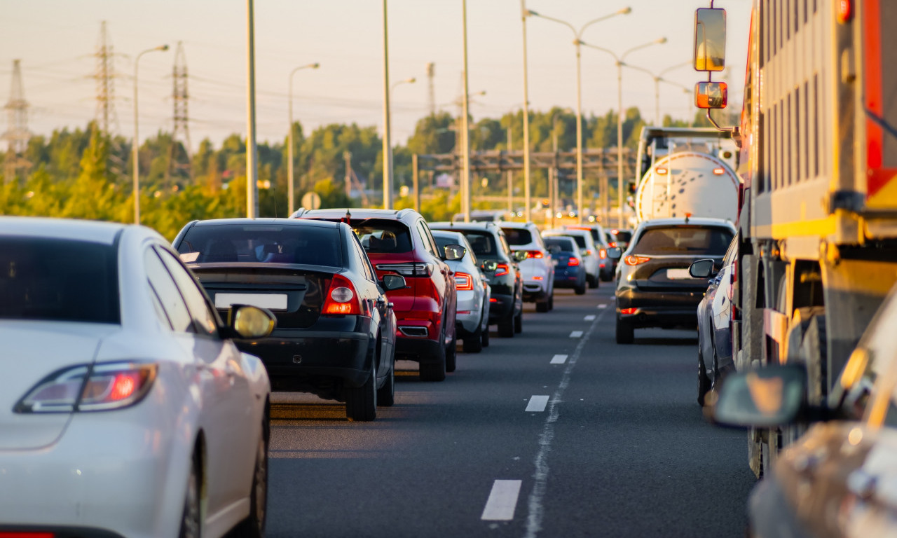 KAKO DA IZBEGNETE GUŽVU I NERVIRANJE KAD KRENETE NA PUT DANAS? Ovi "trikovi" mogu da vam pomognu - evo gde je caka