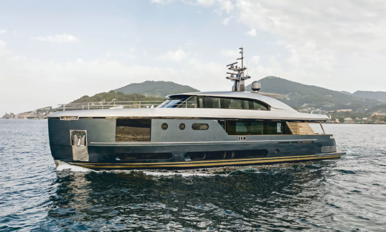 JAHTA SE ZAPALILA U MARINI Velika drama na Halkidikiju