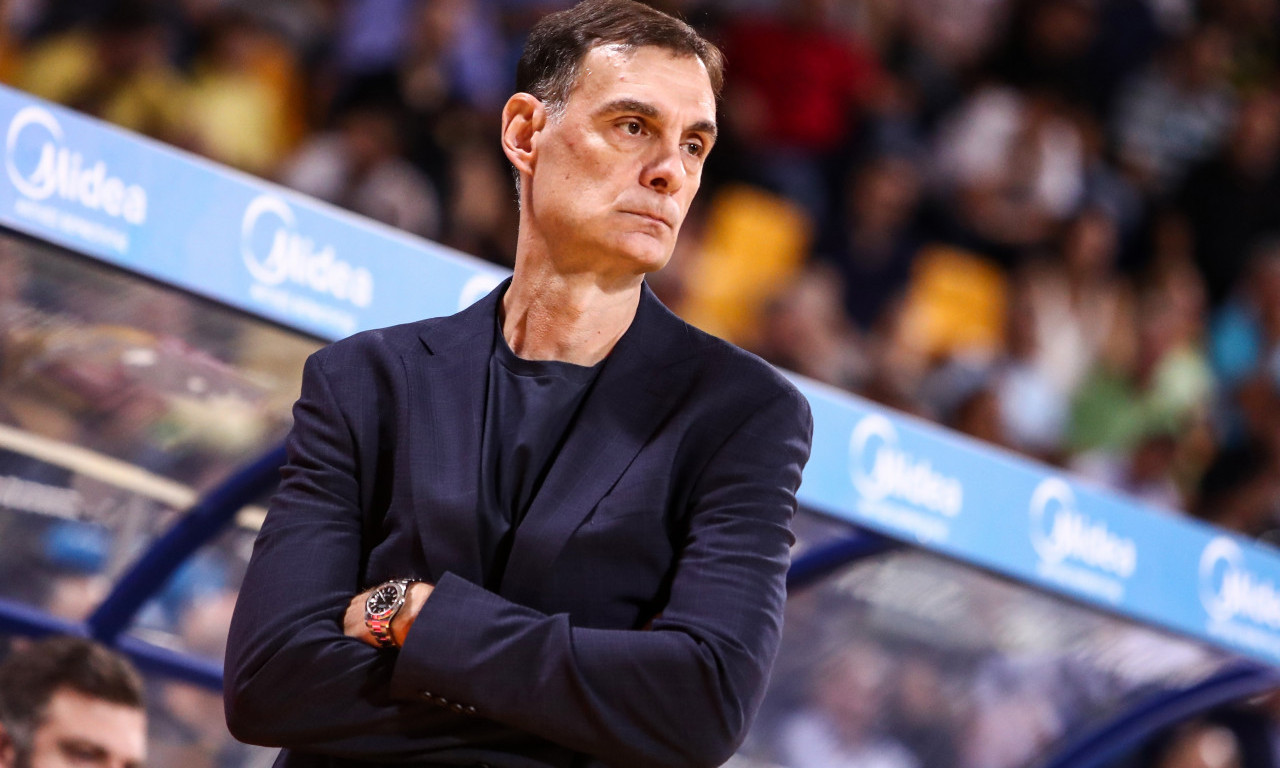 ZVEZDA GA OTERALA U LUDILO: Barcokas hteo da se bije s navijačem, jedva ga sprečili (VIDEO)