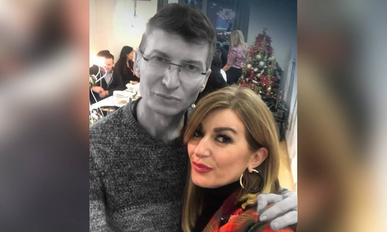 PREMINUO BRAT VIKI MILJKOVIĆ: Pevačica slomljena od tuge "Tamo gde ideš čuvaće te mama i tata" (FOTO)