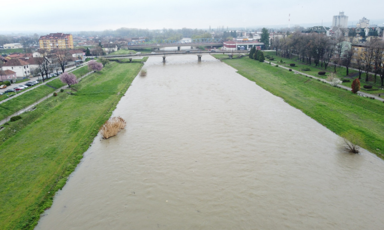 VODOSTAJ REKA U PORASTU - VATROGASAC APELUJE NA GRAĐANE: "Ne čekajte poslednje trenutke" (FOTO/VIDEO)