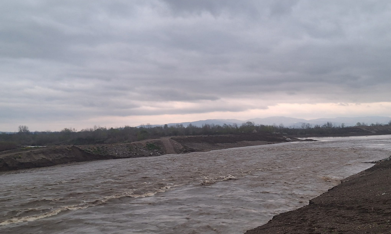 ZAPADNA MORAVA PROBILA NASIP: Izlila se kod Čačka, vodostaj raste!