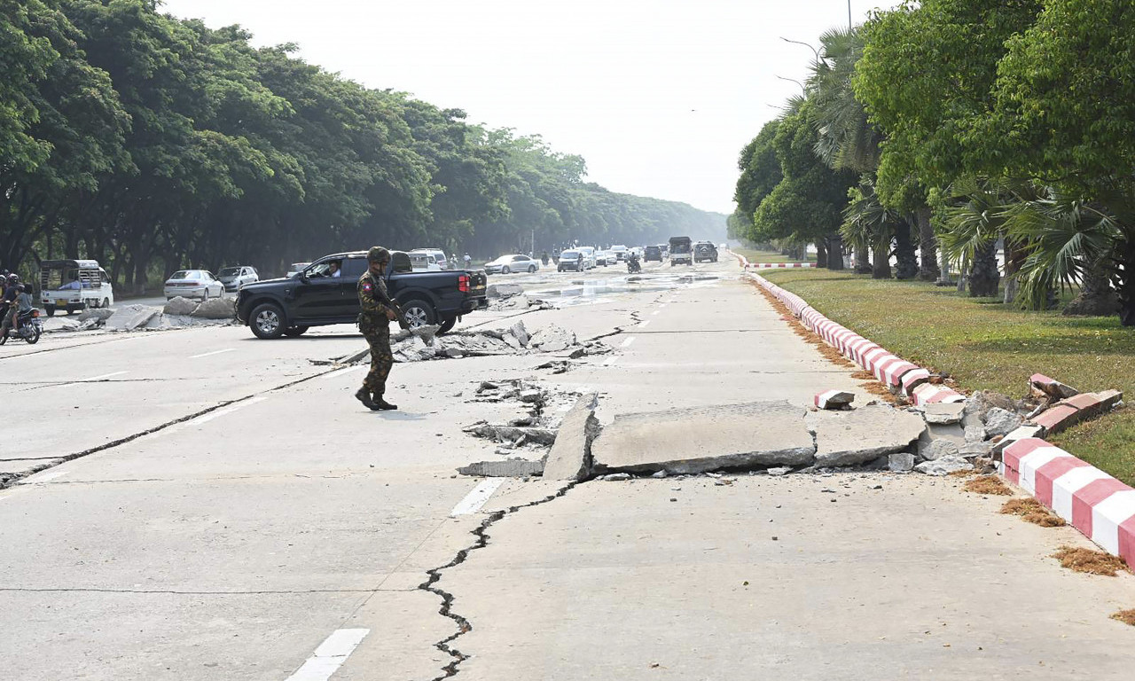 SVE SE TRESE, A ŽENA SE PORAĐA U PARKU Da li je ovo najveće čudo koje se dogodilo tokom zemljotresa na Tajlandu? (VIDEO)