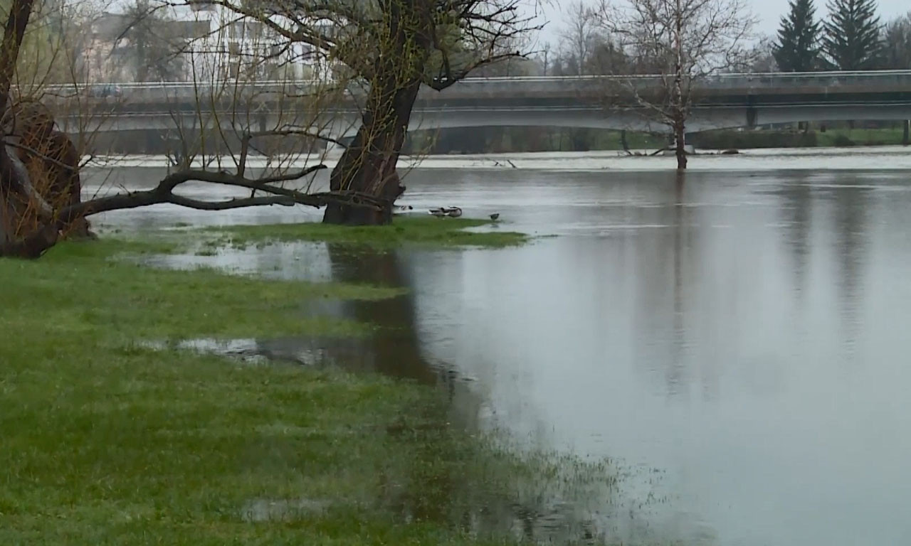 NAJNOVIJI DETALJI TRAGEDIJE NA UNI! Čamac sa migrantima se prevrnuo u ledenu reku, isplivalo telo