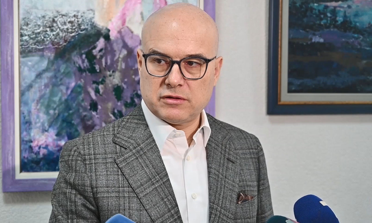 VUČEVIĆ O INCIDENTU U NOVOM SADU U pitanju je rasizam, od politike tu nema ni "p"