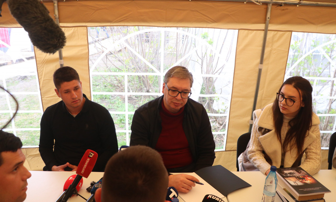 NASTAVA OD 15. APRILA I RAD TOKOM LETA Vučić sa studentima koji žele da uče o tome kako da se spase godina (FOTO)
