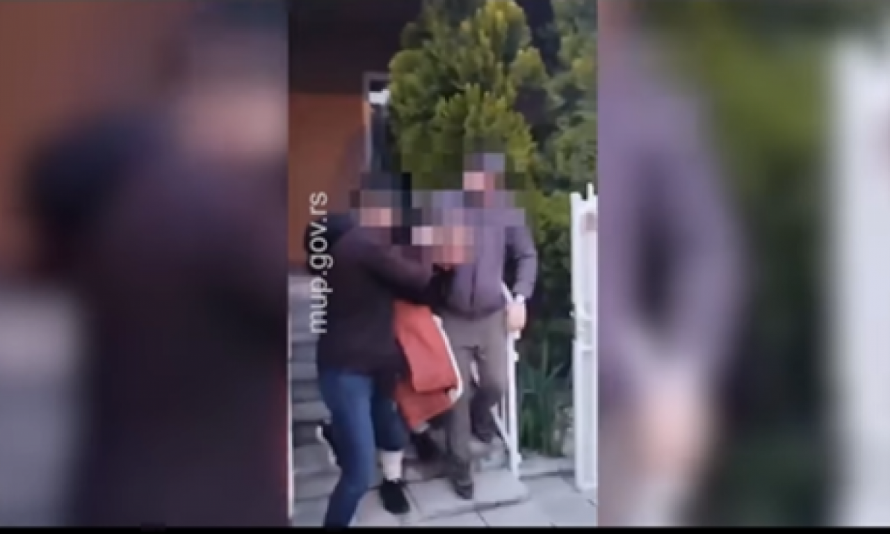 OVAKO SU UHAPŠENI NAPADAČI IZ NOVOG SADA: Policija upala u stanove, glave pognute, lisice na rukama! (VIDEO)