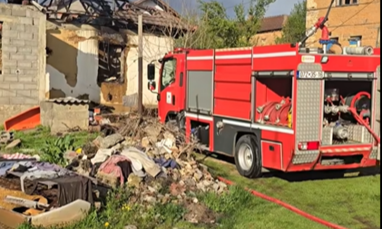 BAKI NIJE BILO SPASA Stravičan požar u Velikoj Hoči (VIDEO)