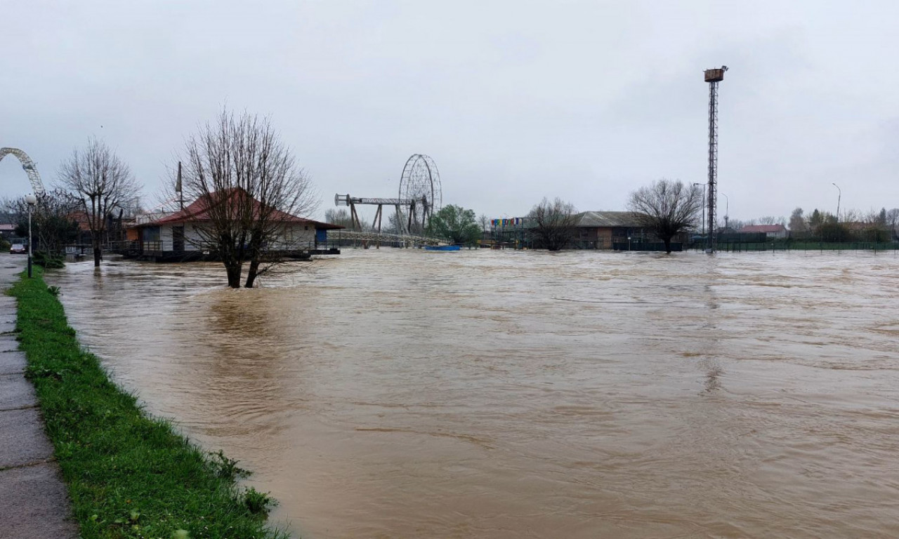 GMIŽU ZMIJE PO KUĆAMA U PRIJEDORU Pogledajte kataklizmu koja ostaje posle stravičnih poplava (FOTO+VIDEO)