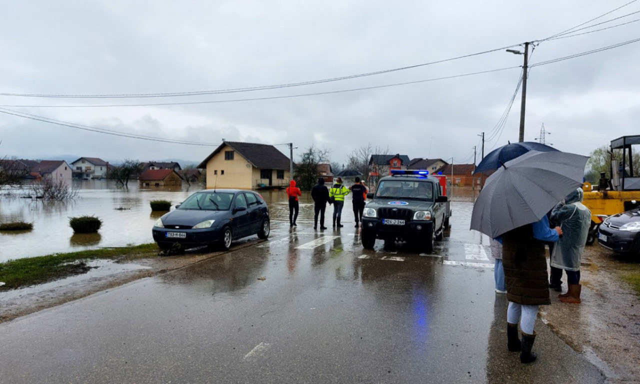 NIJE SAMO U PRIJEDORU PROBLEM Zbog poplava obustavljen saobraćaj na pojedinim putevima u Republici Srpskoj