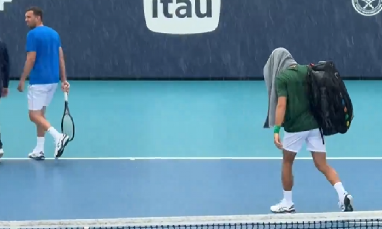 ĐOKOVIĆ MORAO DA NAPUSTI TRENING U MAJAMIJU Neočekivani problemi za Srbina uoči istorijskog meča (VIDEO)