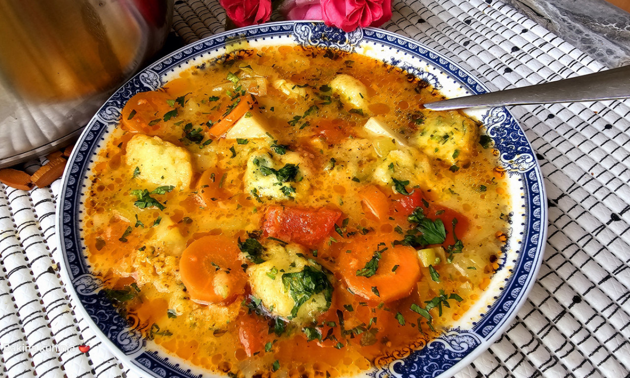 ČUŠPAJZ SA KROMPIROM I KNEDLICAMA Starinsko, posno jelo na kašiku koje greje i dušu i stomak!