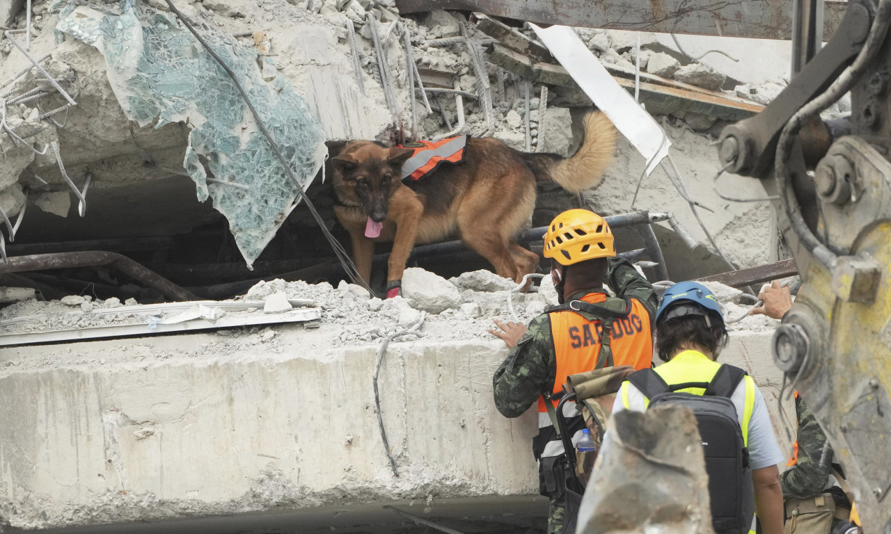 POGINULO 16 DECE U VRTIĆU, POD RUŠEVINAMA SE ČULI POZIVI U POMOĆ Jak zemljotres srušio zgradu! Potresne scene u Mjanmaru