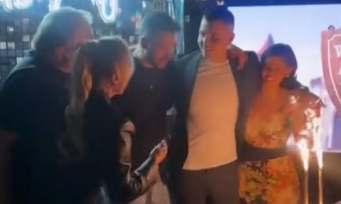 GALA SLAVLJE VIKTORA ŽIVOJINOVIĆA Njegove fotografije sve raznežile, a Brena kada je zapevala nastao lom (VIDEO)