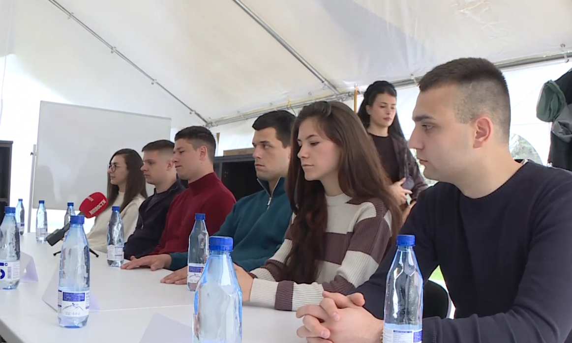 KADA ĆEMO NASTAVITI DA STUDIRAMO? Rektor Đokić i dekani se nisu pojavili na razgovoru sa studentima koji žele da uče