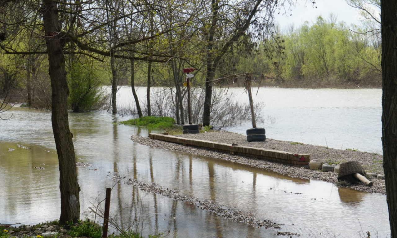 DRAMA KOD BOGATIĆA: VODA POPLAVILA IMANJA Izlila se Drina i napravila kataklizmu (FOTO+VIDEO)