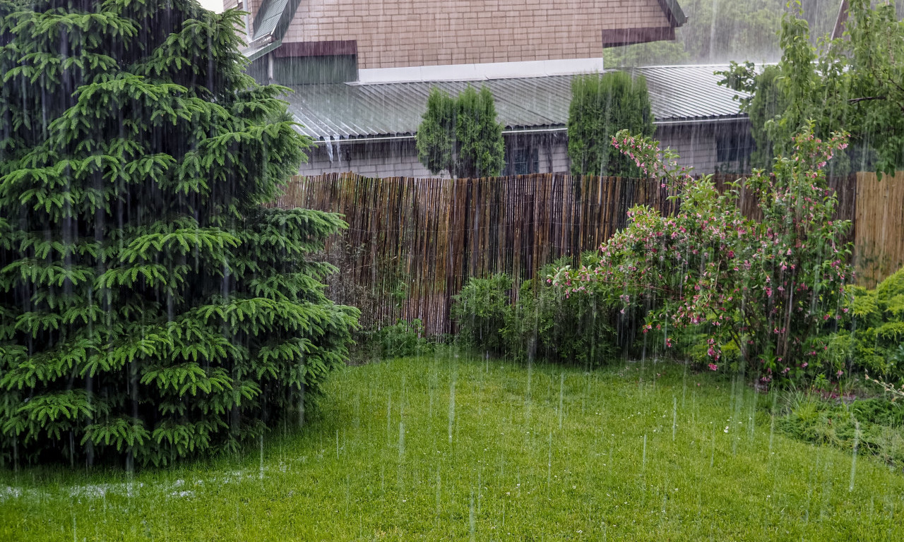 EVO KAKVA TO RETKA METEOROLOŠKA POJAVA STIŽE U SRBIJU Nije sneg, a nije ni grad i neće vam se svideti (FOTO)