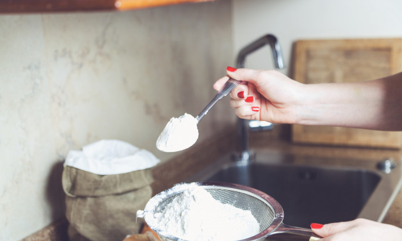 ZAŠTO DOMAĆICE OSTAVLJAJU KAŠIKU U BRAŠNU? Trik star kao vreme – i ima dobar razlog