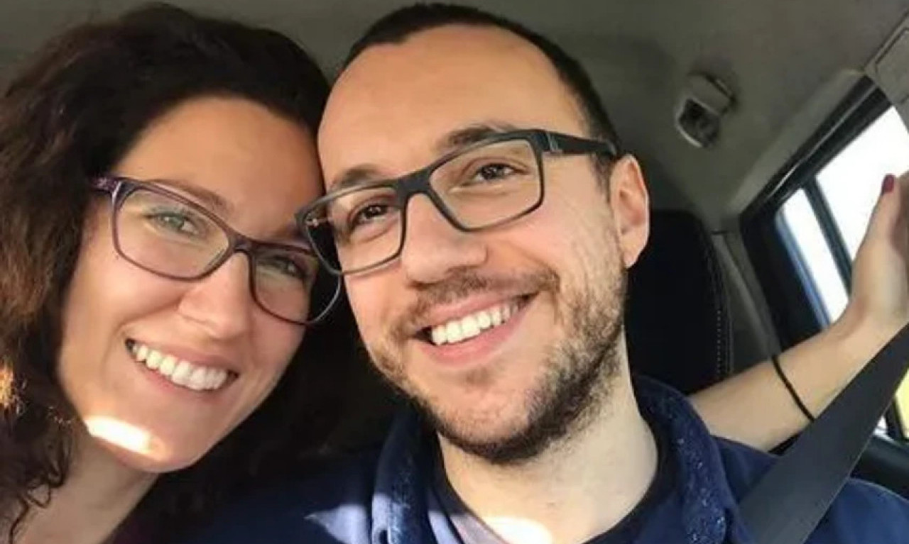 JEZIVA ISPOVEST BIVŠE ŽENE BANETA MOJIĆEVIĆA Tvrdi da ju je majka zlostavljala, pevač se oglasio "Zovite nju"