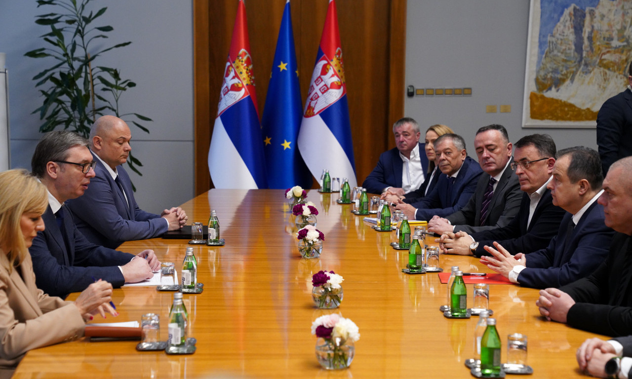 VUČIĆ SA PREDSTAVNICIMA SNS-A Predsednik nastavio konsultacije o kandidatu za predsednika vlade