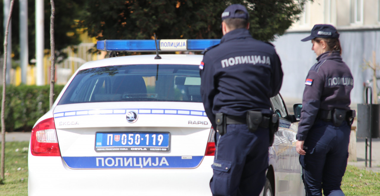 PRITVOR ZA NASILNIKA KOJI JE NASRNUO NA NASTAVNICU Obavljen i psihijatrijski pregled