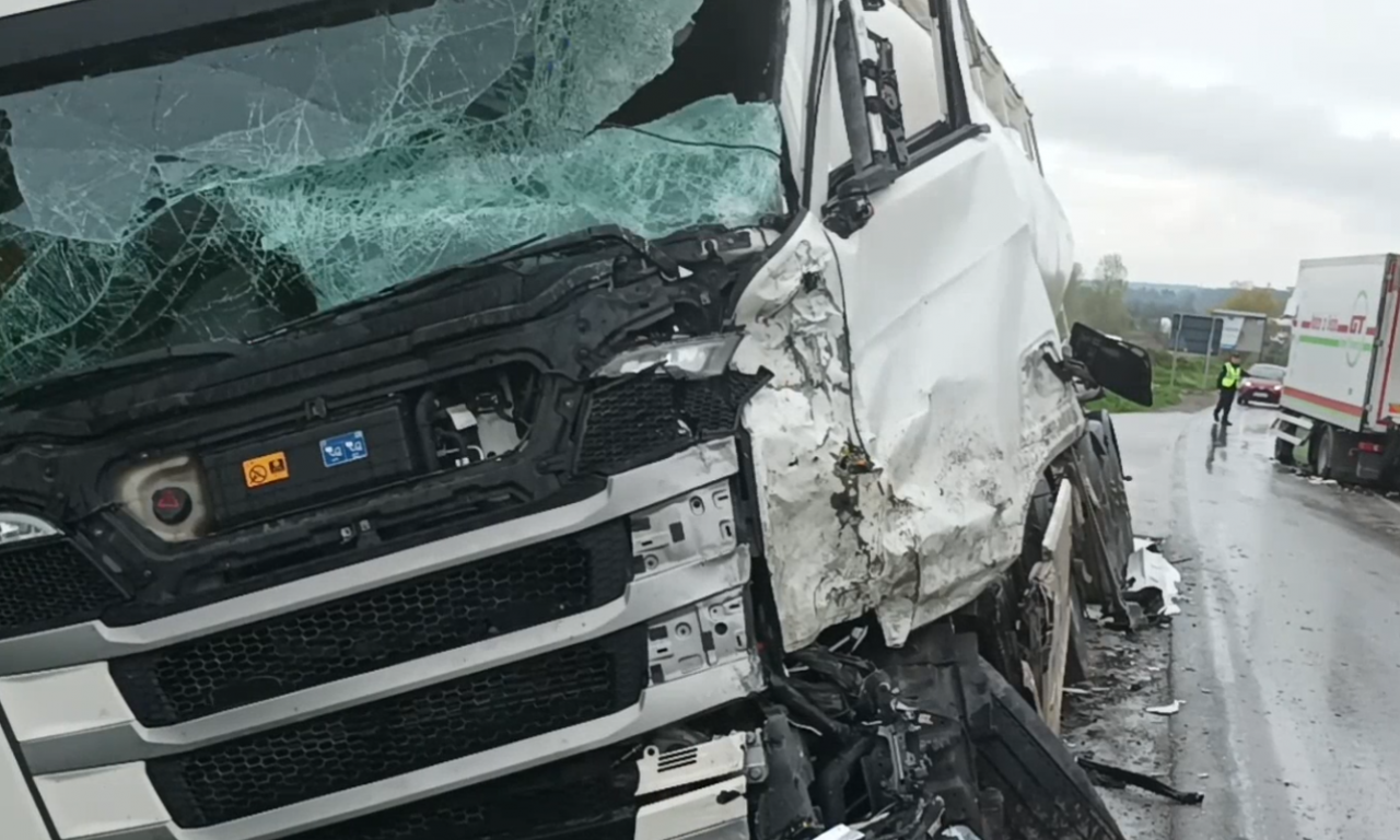 SUDAR DVA KAMIONA Žestoka saobraćajka u Beočinu - saobraćaj obustavljen (FOTO+VIDEO)