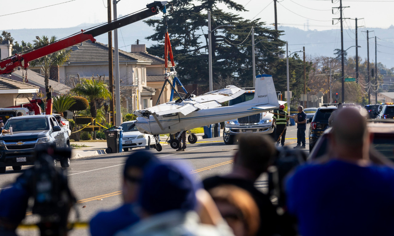 IMA MRTVIH U PADU AVIONA: Srušio se na čuvenu trkačku stazu!