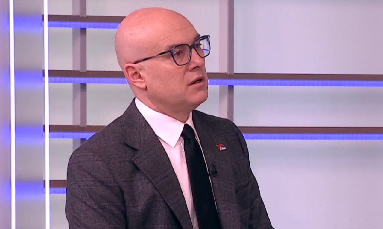 VUČEVIĆ REAGOVAO NA POZIVE OPOZICIJE: Izbori se neće raspisivati kad se &quot;ćefne&quot; Aleksiću