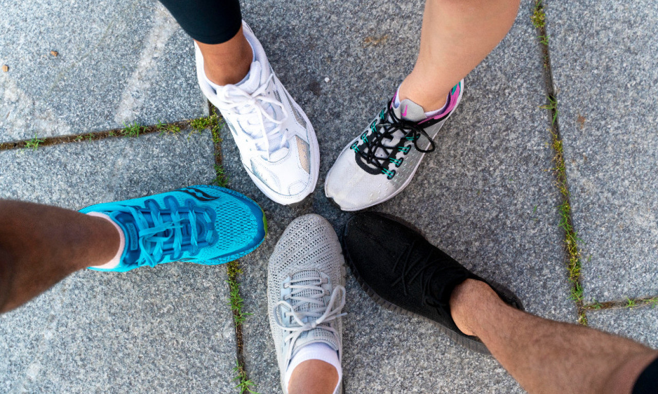 NAJUDOBNIJE PATIKE ZA ONE KOJI CELOG DANA STOJE Kad stopala traže spas, a stil ne trpi