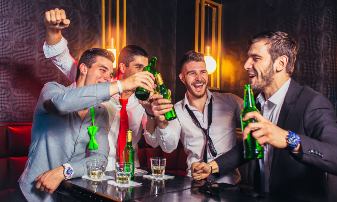 PETAK, RAKIJA I DAJ JOŠ JEDNU Ovo su najgore kombinacije pića u izlasku - ko je preživeo, ispričao nam je!
