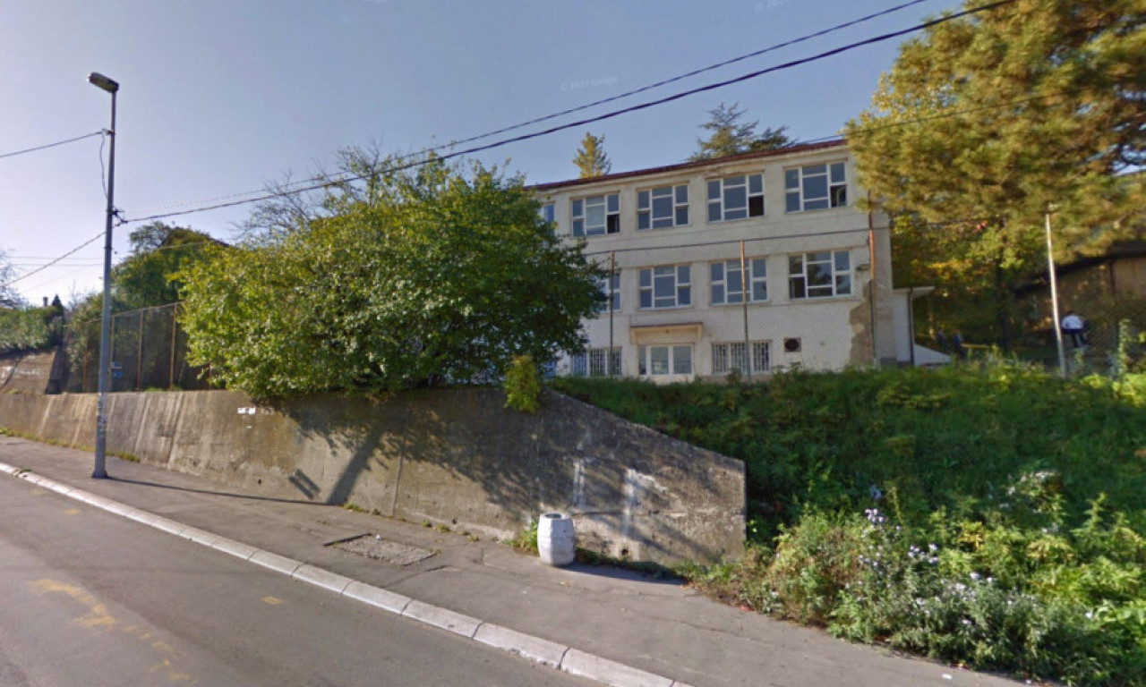 VRŠNJAČKO NASILJE U OSNOVNOJ ŠKOLI U PRESTONICI Učenik (8) napao druga iz odeljenja, tom prilikom povređena i učiteljica