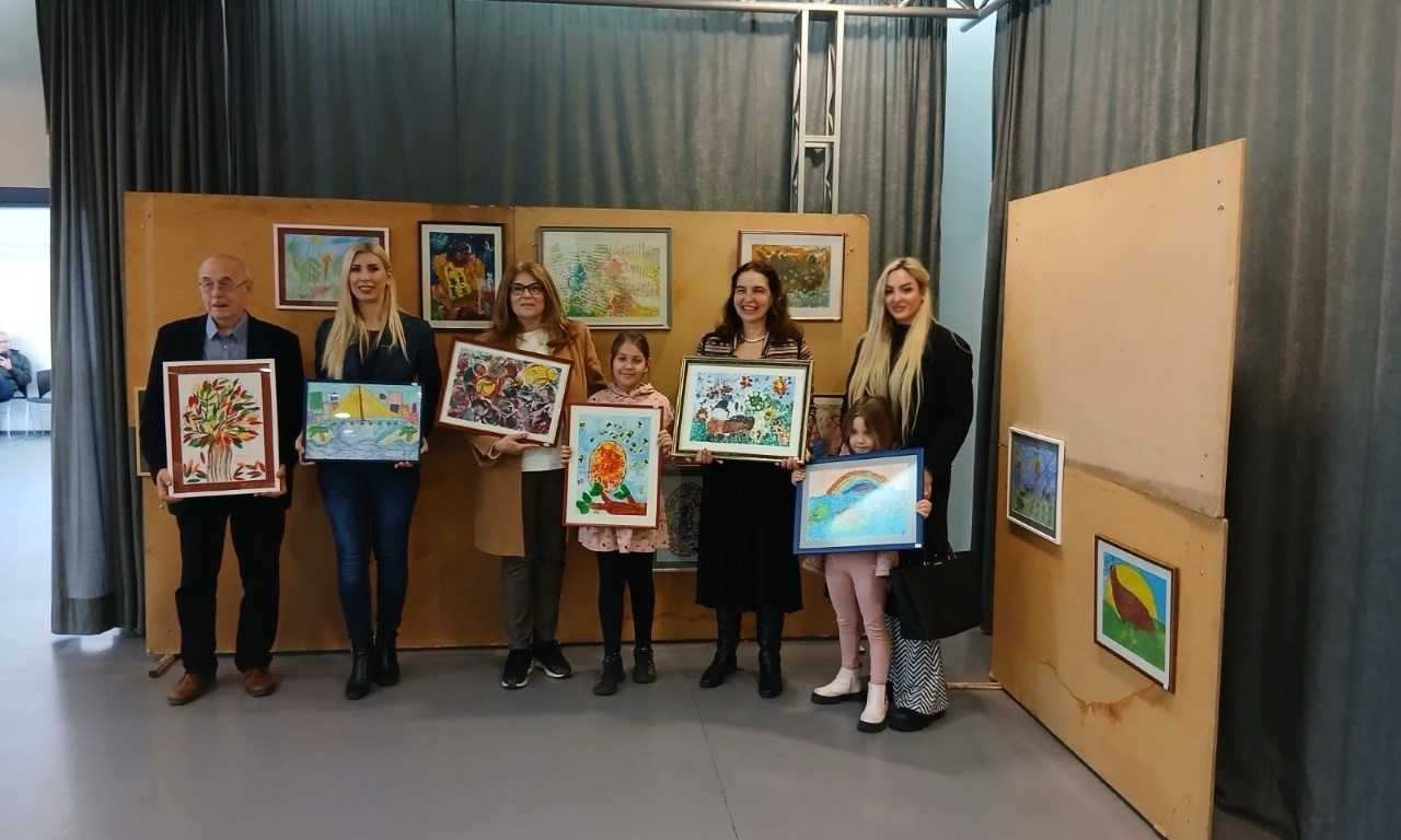 ZAVRŠENA "NEDELJA AUTIZMA 2025"! Pomoćnica ministra posetila prodajnu izložbu radova dece i mladih sa autizmom