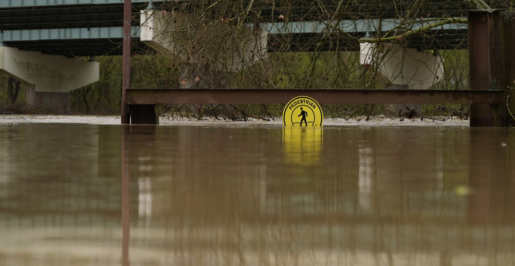 SRUŠIO SE MOST, VOZAČ NESTAO U BUJICI! Tragične vesti iz Italije posle stravičnog nevremena