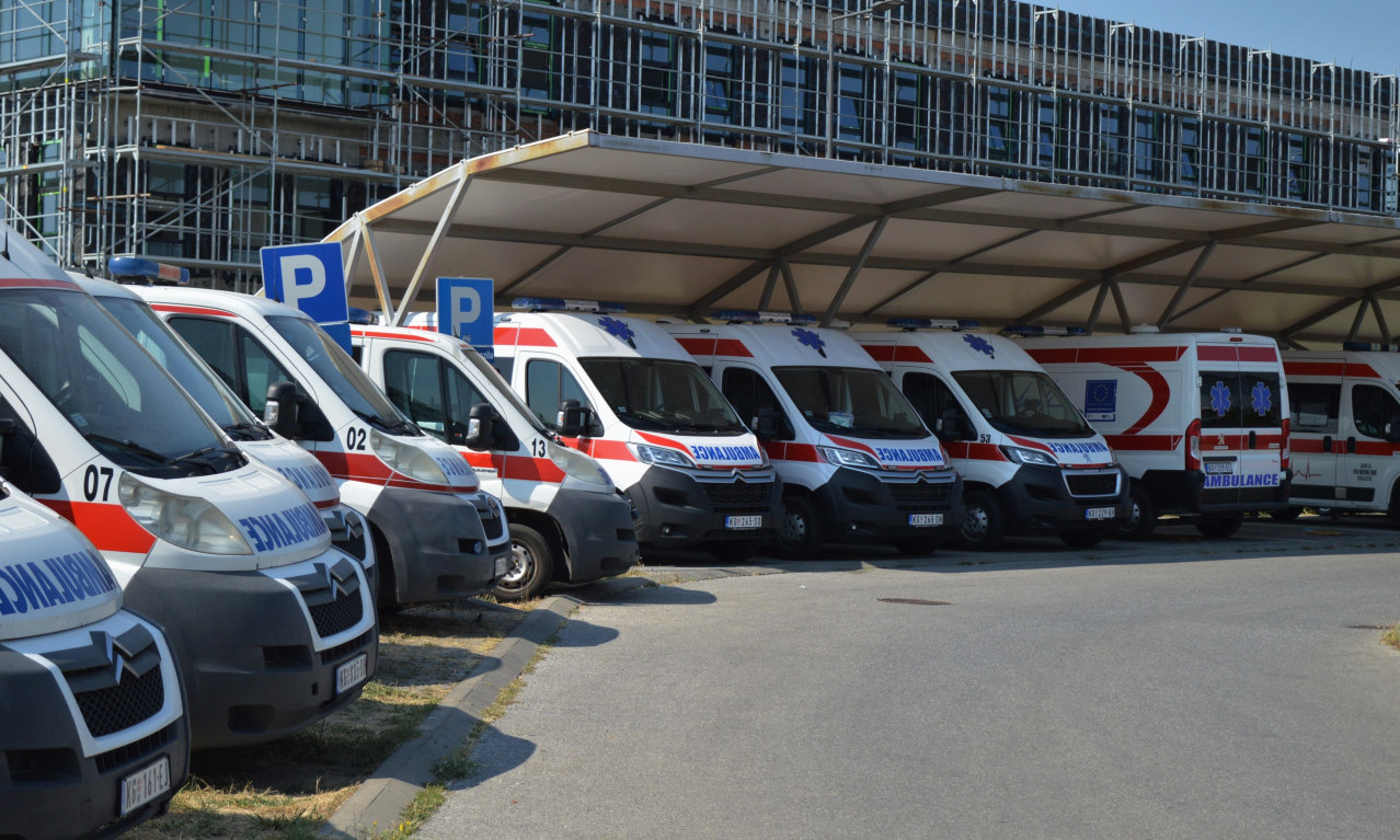VIŠE OD 20 DECE ZAVRŠILO U BOLNICI Ovi simptomi paralisali Kragujevac! Narod masovno zvao Hitnu