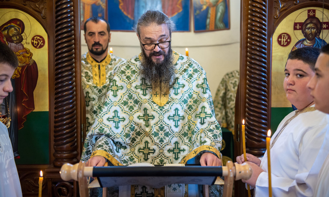 OMILJENI SVEŠTENIK NAVIJAČA ZVEZDE TEŠKO BOLESTAN Drčelić ga posetio u bolnici - njegov gest rasplakao naciju (FOTO)