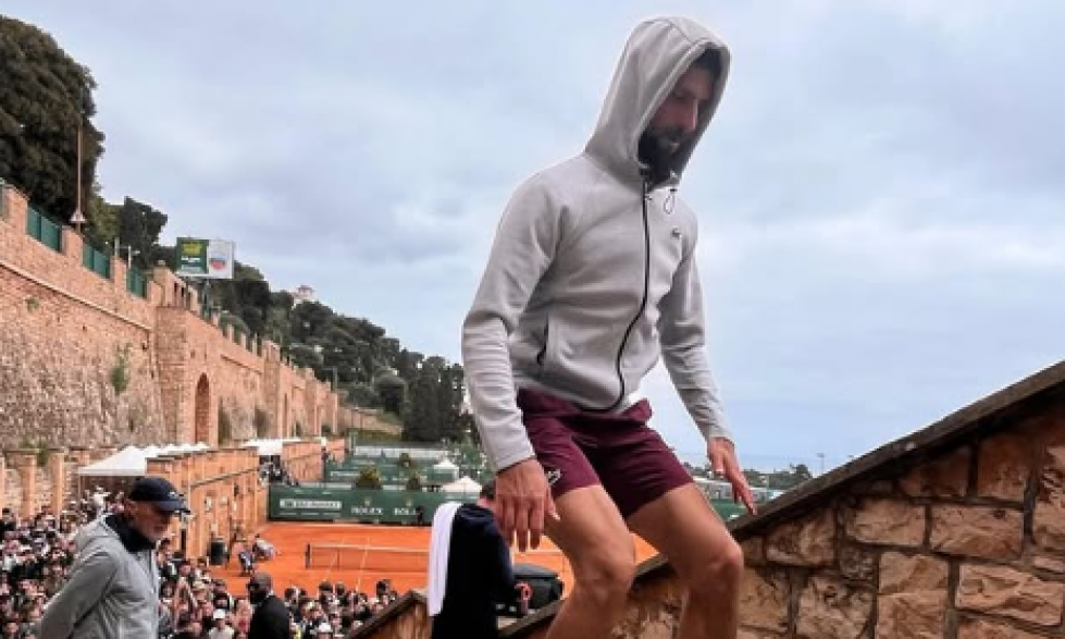 ĐOKOVIĆ GAZI ČETVRTU DECENIJU, A NA OVOME MU MLADIĆI ZAVIDE Pogledajte kako se Srbin sprema za Monte Karlo