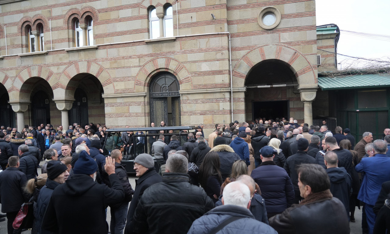 OVO JE PESMA KOJOM JE RUTOVIĆ ISPRAĆEN NA VEČNI POČINAK: Bila je kultna devedesetih!