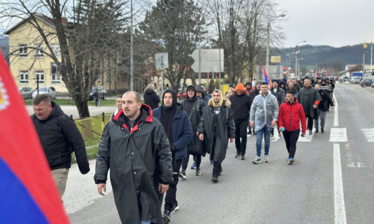 NE ODUSTAJU NI PO SNEGU, A NI PO KIŠI: Srbi sa Kosova koji pešače do Beograda stigli u Kraljevo!