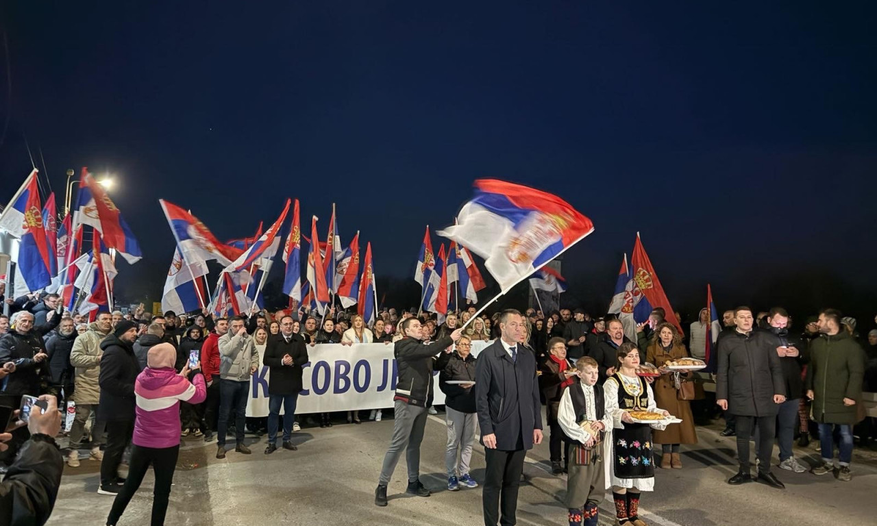 SPEKTAKULARAN DOČEK U KRALJEVU: Srbe sa Kosova i Metohije koji pešače ka Beogradu pozdravilo više od 2.000 ljudi (VIDEO)