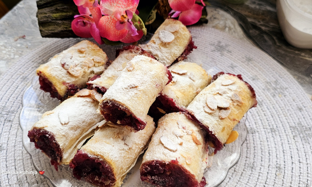 NEODOLJIVA ŠUŠKAVA PITA SA VIŠNJAMA I LEBLEBIJAMA Tajna hrskavosti koja se topi u ustima!