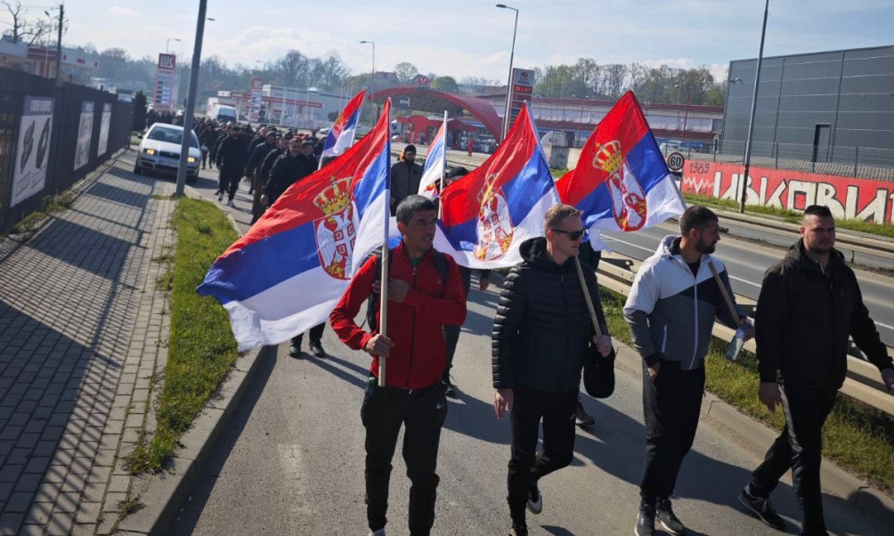 SRBI SA KiM HRABRIM KORACIMA KA PRELJINI Posle tri dana pešačenja konačno ih dočekalo sunce (FOTO)