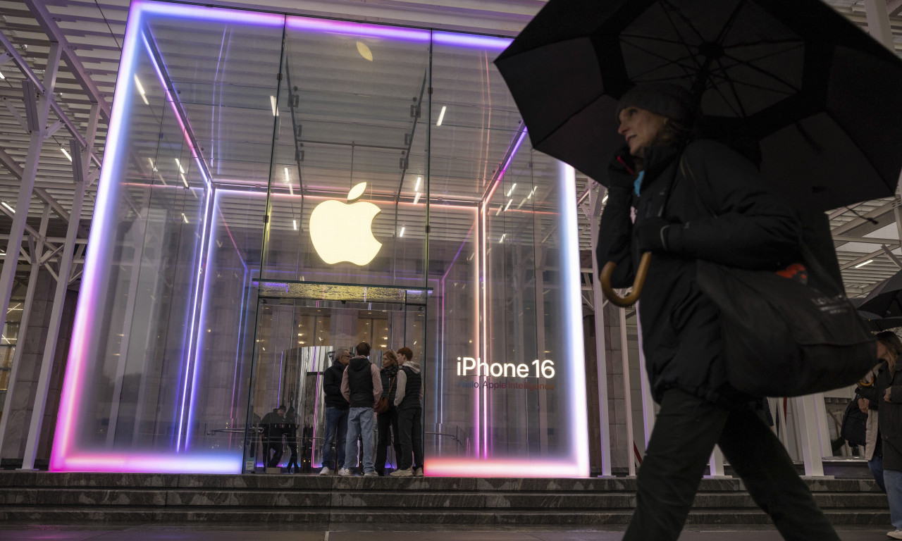 MOBILNI TELEFONI I ELEKTRONSKI PROIZVODI IZUZETI OD CARINA: Cilj - zaštita velikih američkih kompanija