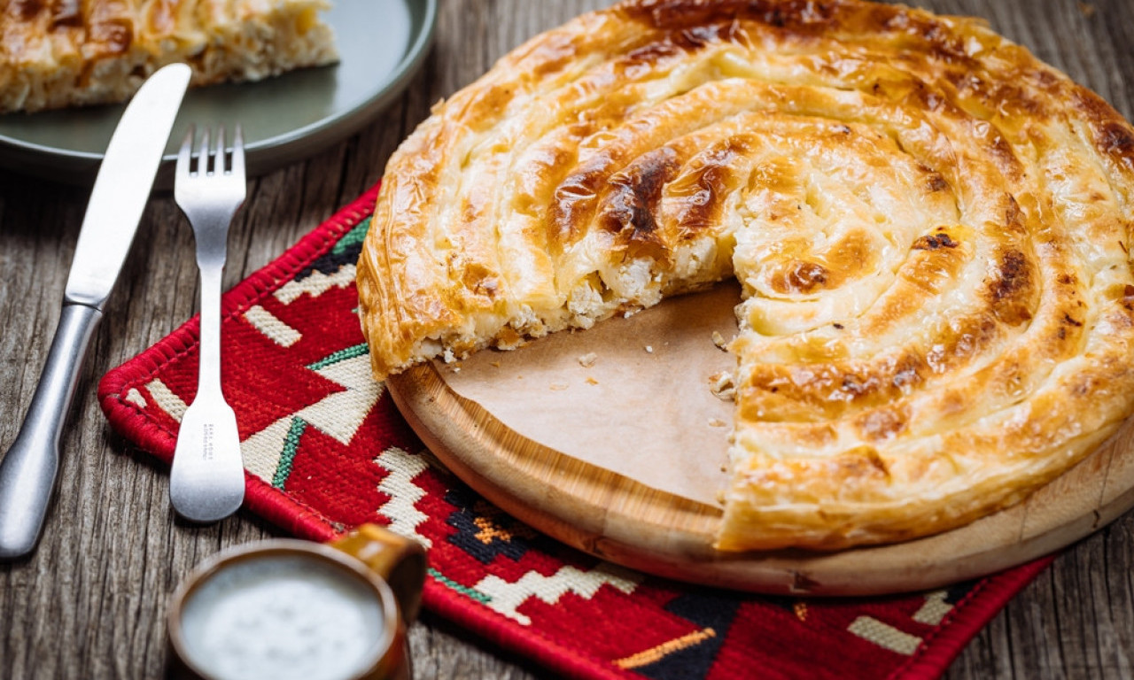 KAKO SE PRAVI PRAVA SUKANA PITA Ruke u brašno, srce u pleh