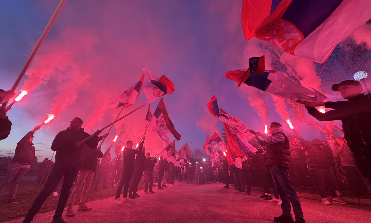 POGAČA, TRUBAČI, SRPSKE TROBOJKE I APLAUZI: U Preljini Srbe sa KiM koji idu peške za Beograd čekaju i heroji sa Košara!