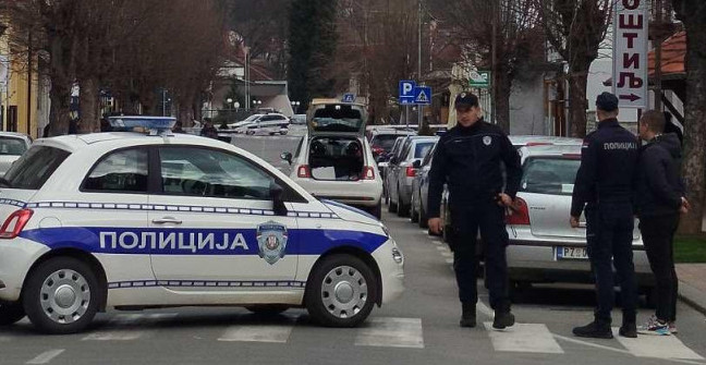 PRVE SLIKE IZ KOSJERIĆA! Oteo iz ruke policajki pištolj, pa presudio sebi