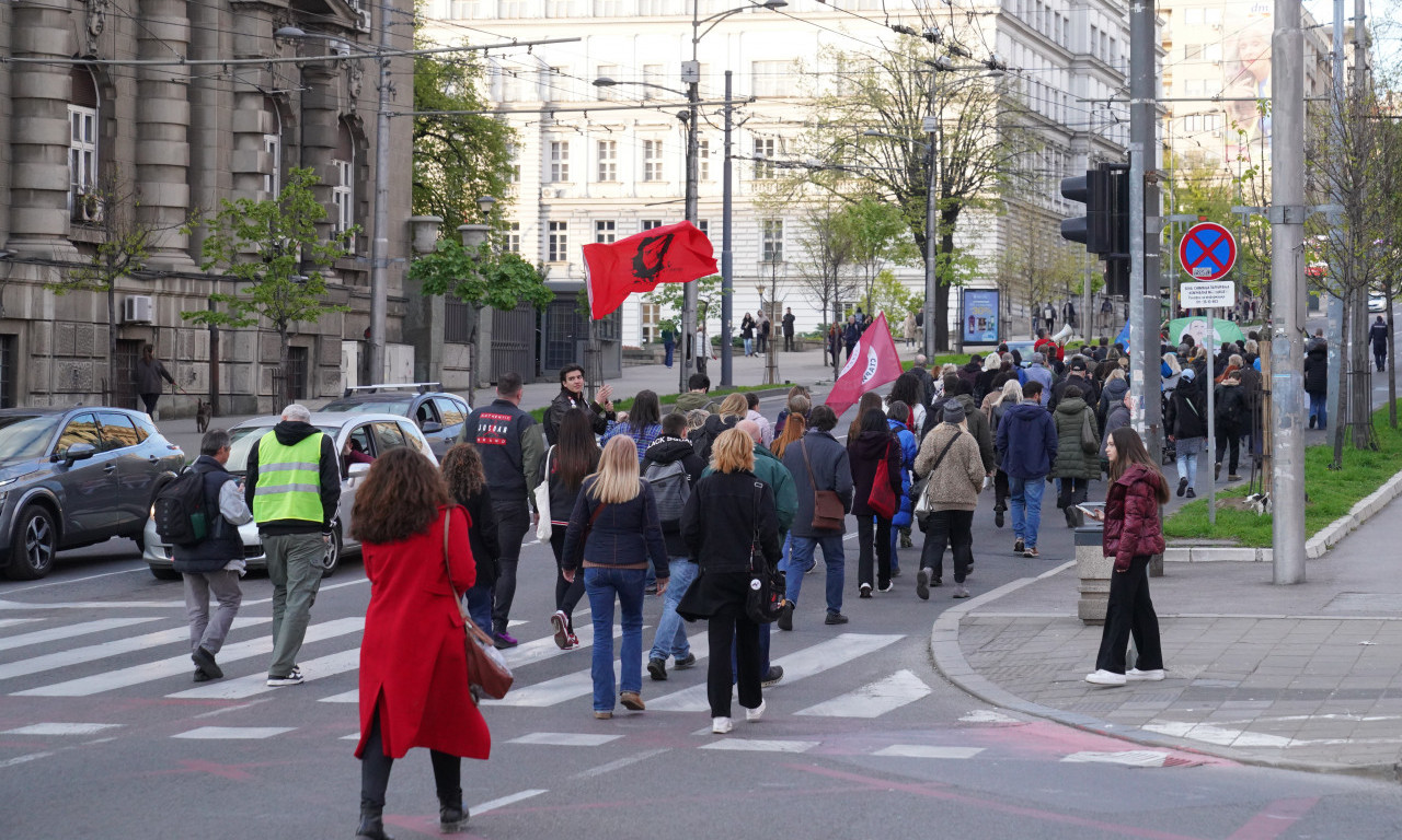 DOŠAO NA PROTEST NA BULEVAR U CENTRU BEOGRADA SA BIBER SPREJOM: Njime poprskao građanina (42)