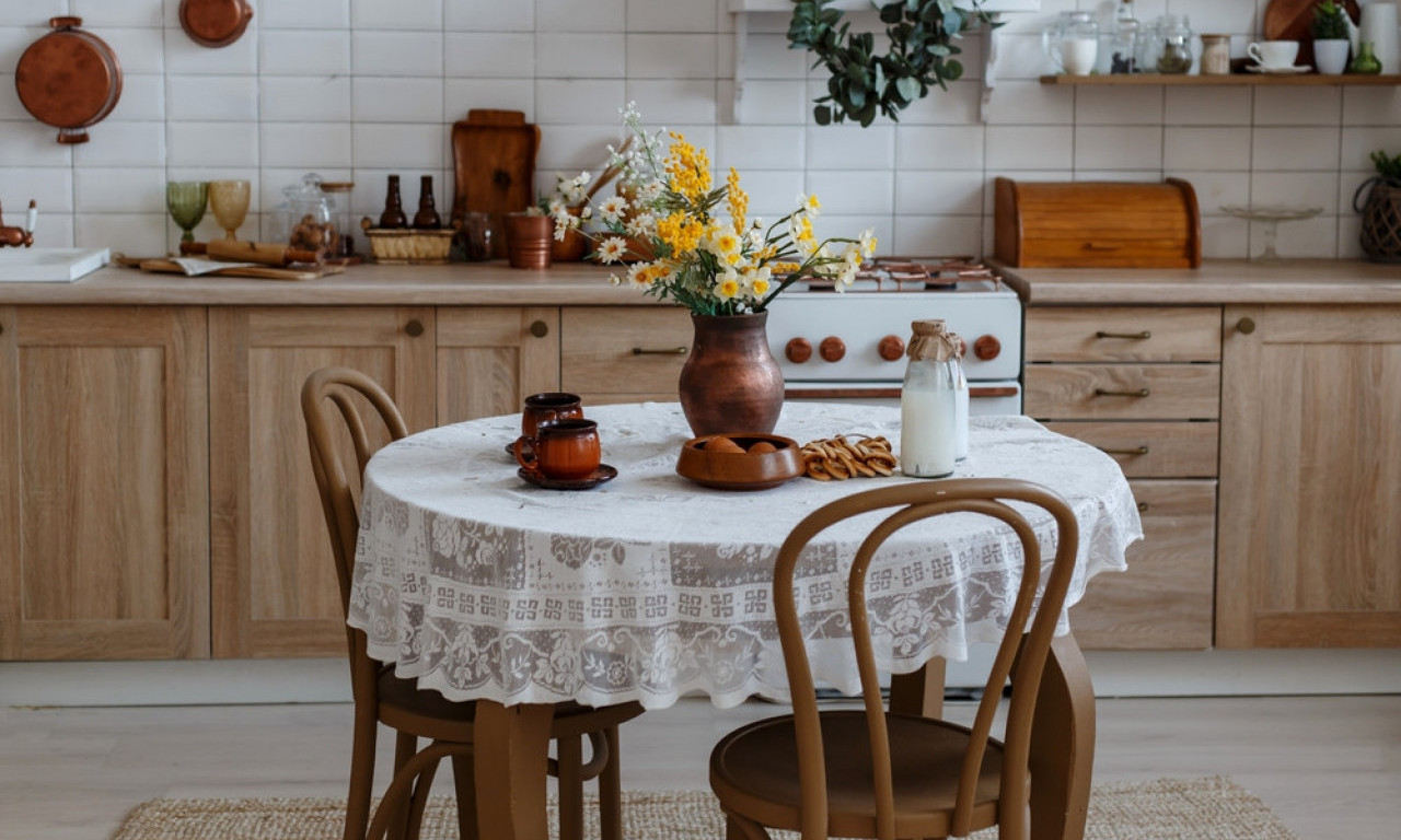 PRED USKRS UNESITE OVE SIMBOLE U DOM Donose mir, blagostanje i radost praznika