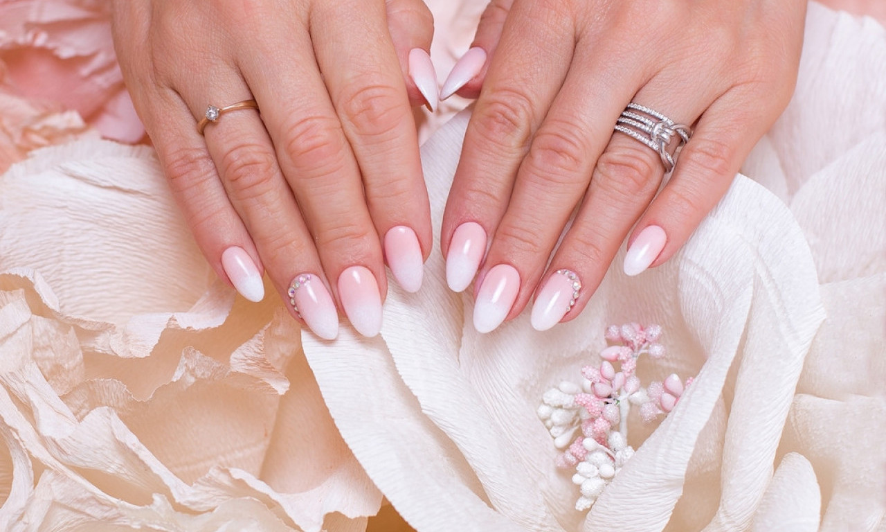 OMBRE NOKTI SU PONOVO "COOL"  Najlepši manikir koji možeš da uradiš i kod kuće