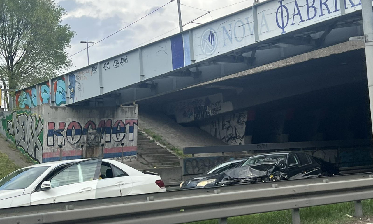 LANČANI SUDAR KOD SAVA CENTRA Sudarila se tri vozila (FOTO)