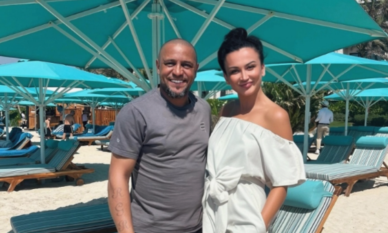 ANDREANA ČEKIĆ U DUBAIJU SA SVETSKI POZNATIM FUDBALEROM: Pevala za pola miliona evra, pa se družila sa legendom (FOTO)